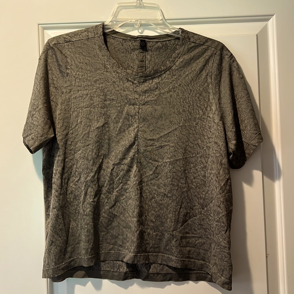 Lululemon tee